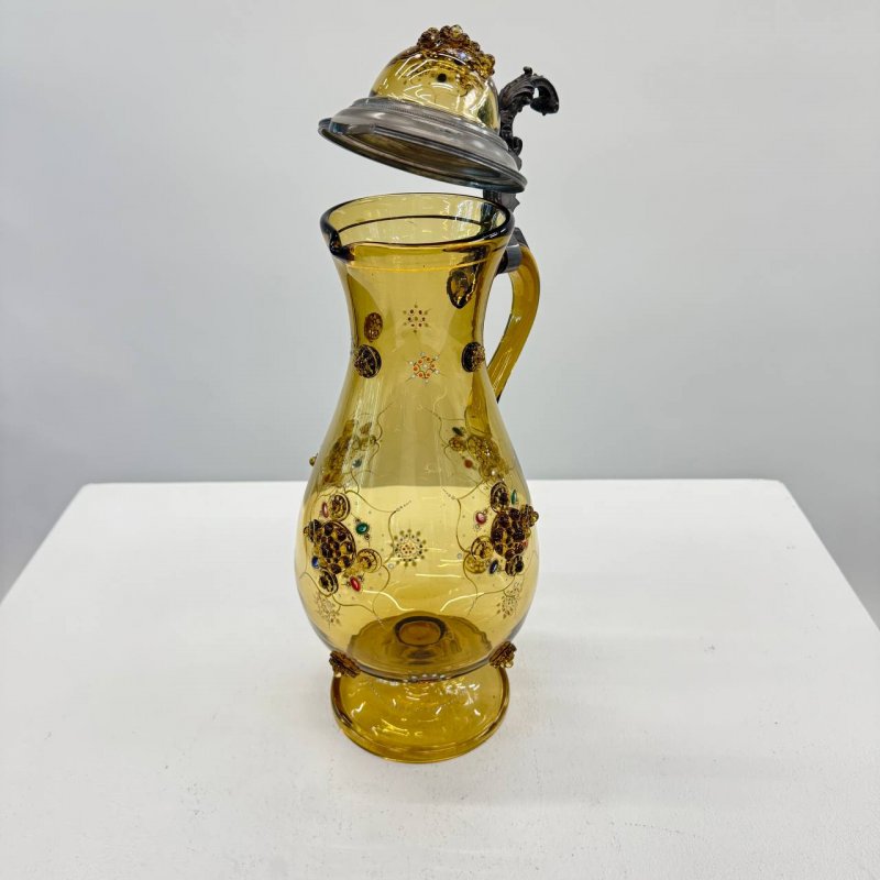 Графин из зеленого стекла с крышкой