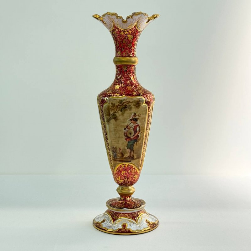 Ваза из богемского эмалированного и позолоченного стекла