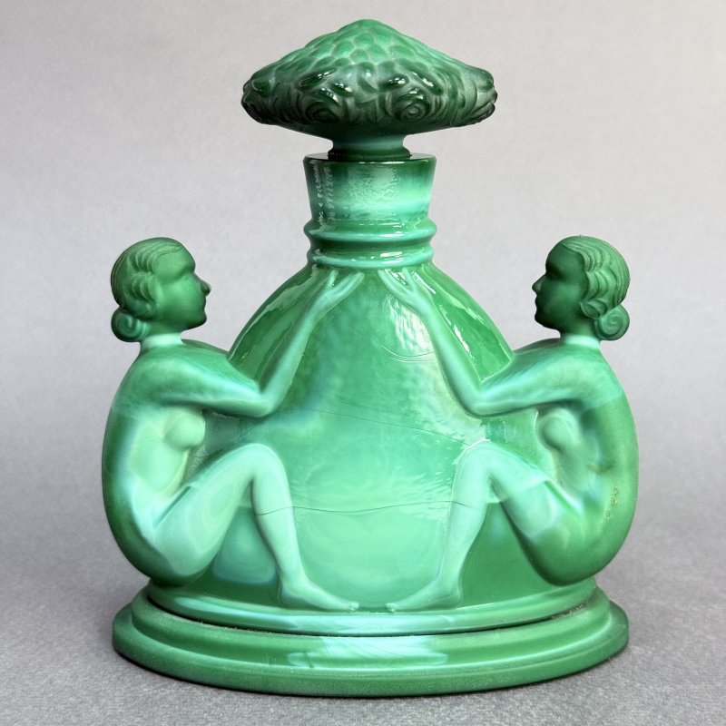 Парфюмерный флакон в стиле Артдеко из малахитового стекла дизайн 1930г. Г. Хоффманн Чехия 21 в (Н)