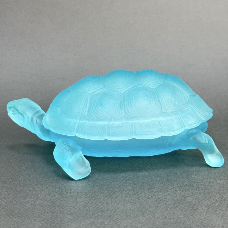 Шкатулка Черепаха из голубого аквамаринового уранового стекла дизайн 1930г. Г. Хоффманн Чехия 21 в