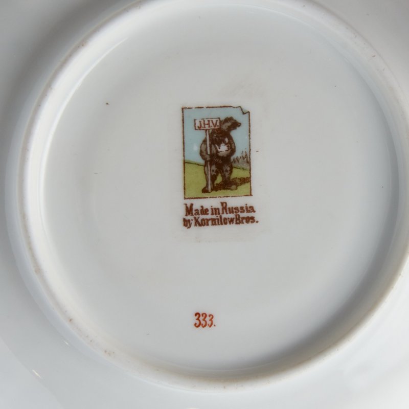 Старинная чашка с блюдцем в неорусском стиле