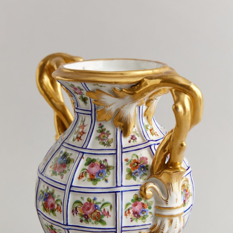 Старинная коллекционная ваза с крышкой 