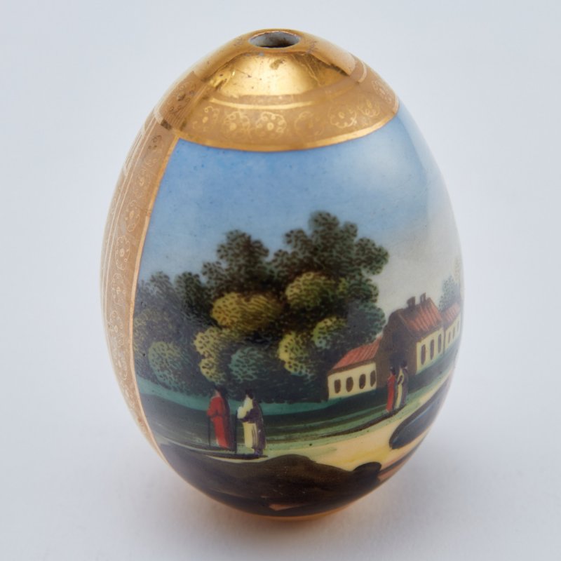 Фарфоровое пасхальное яйцо с пейзажной росписью