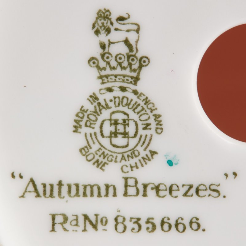 Статуэтка Royal Doulton Autumn Breezes