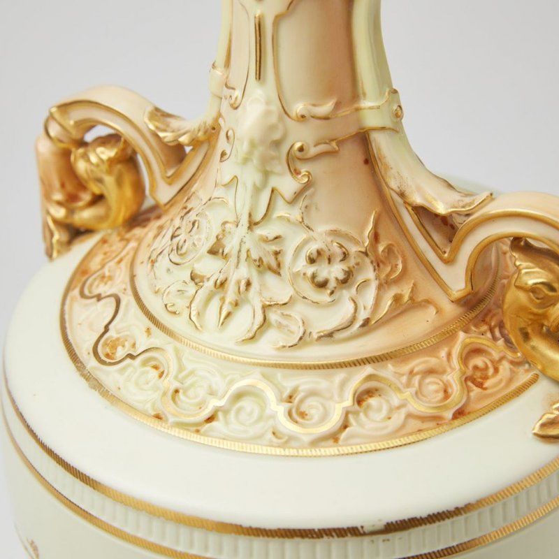 Фарфоровая ваза мануфактуры Royal Worcester