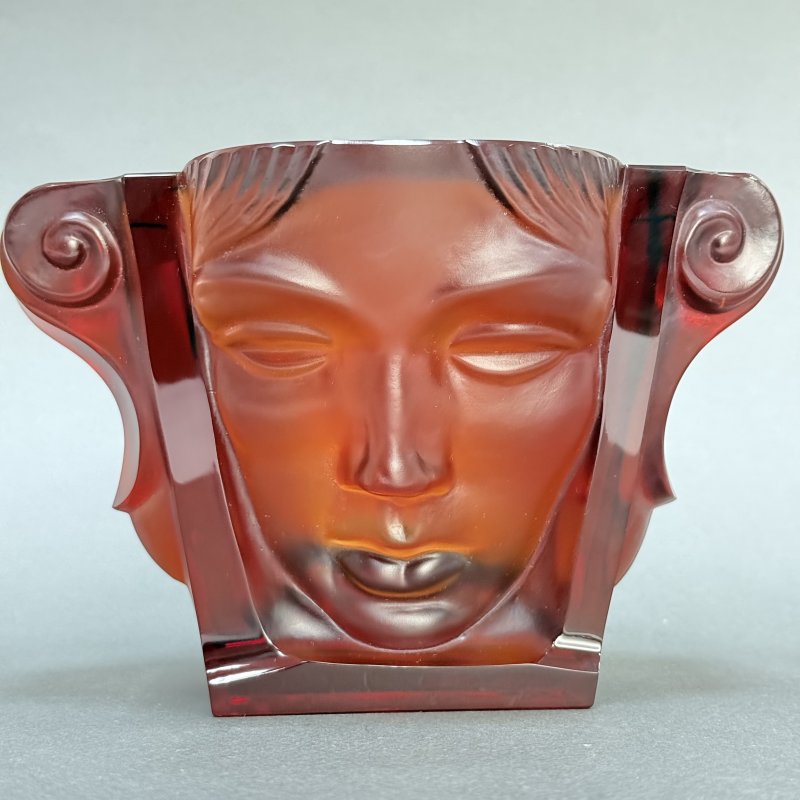 Ваза в стиле Артдеко из янтарного стекла дизайн 1930г. Г. Хоффманн Чехия 21 в