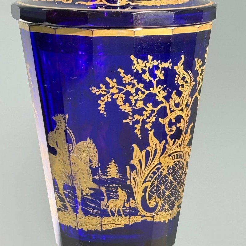 Кубок с крышкой из синего стекла Богемия