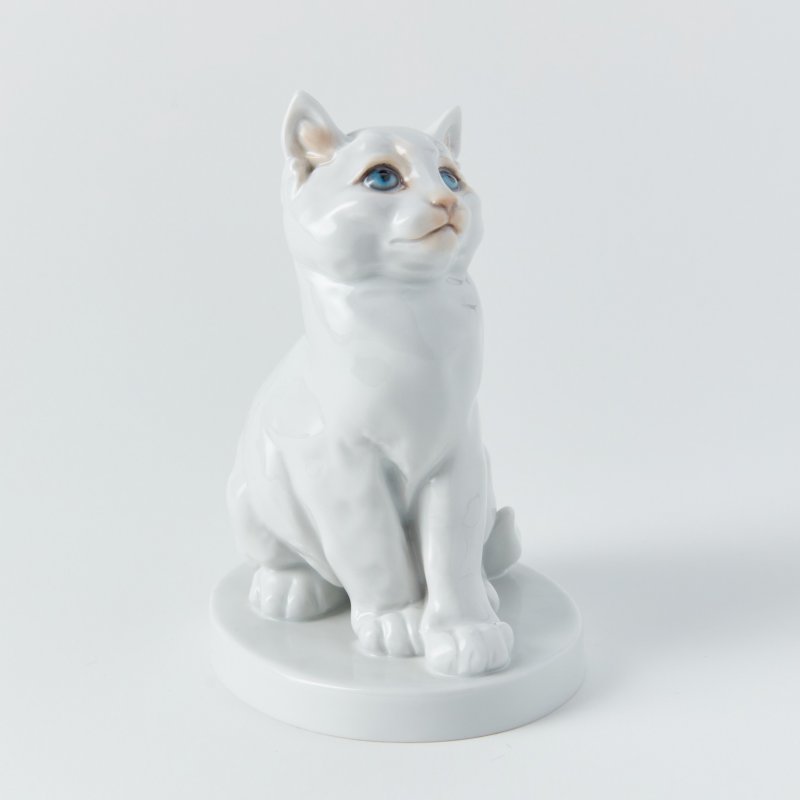 Коллекционная фарфоровя скульптура Белая кошка