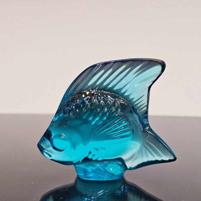 Хрустальная рыбка синего оттенка Lalique