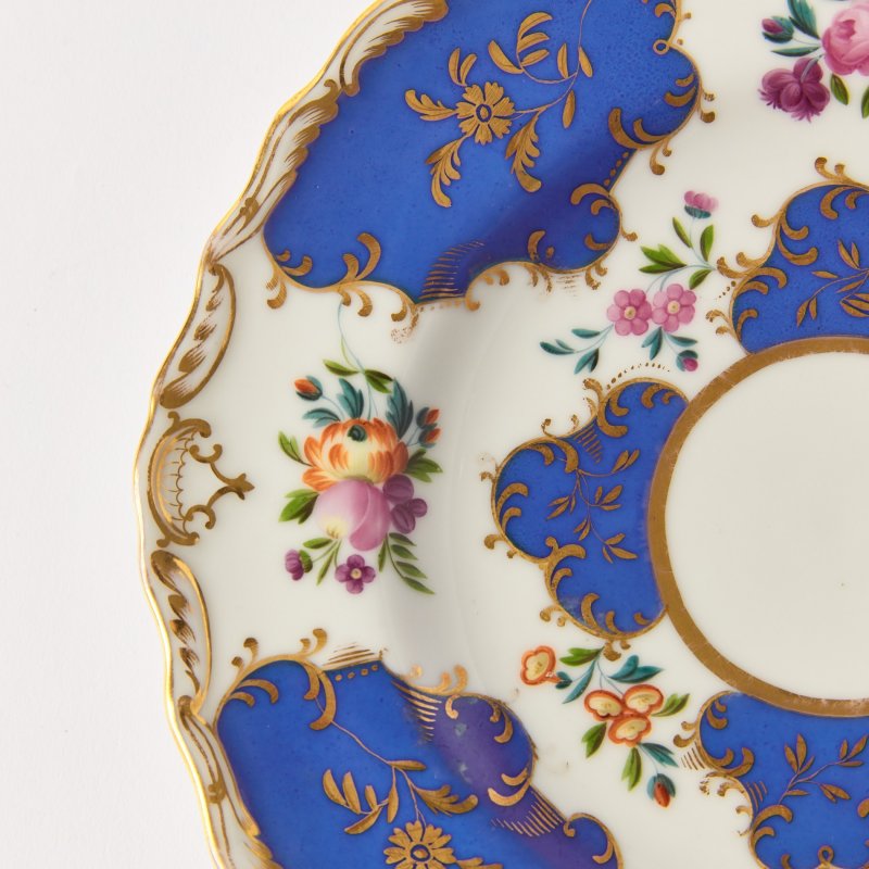 Коллекционная фарфоровая тарелка с цветами