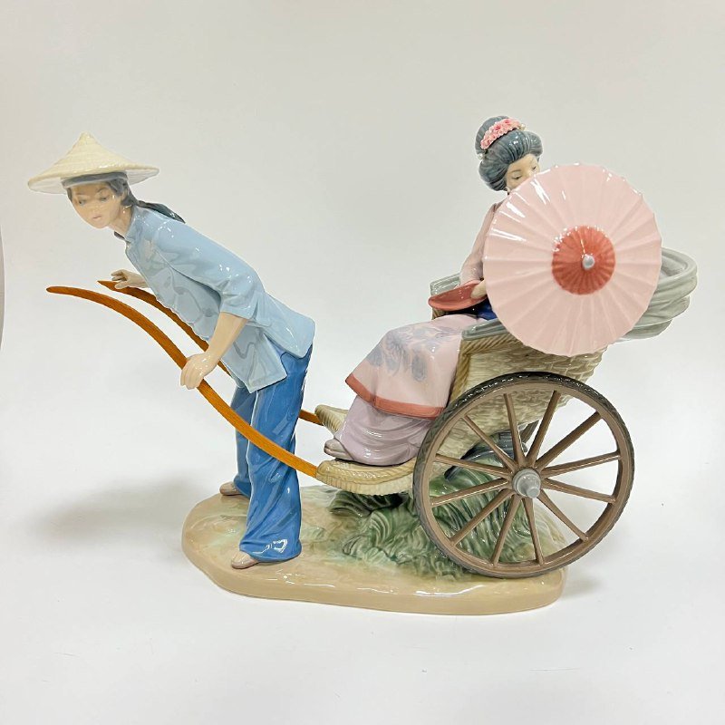 Фарфоровая статуэтка Lladro Поездка на рикше
