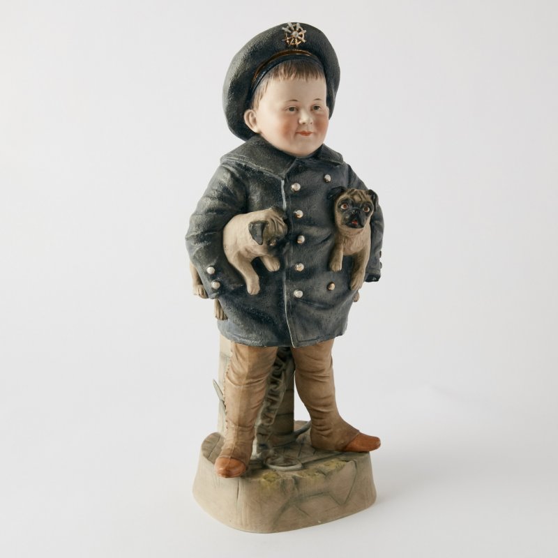 Старинная статуэтка Мальчик-моряк