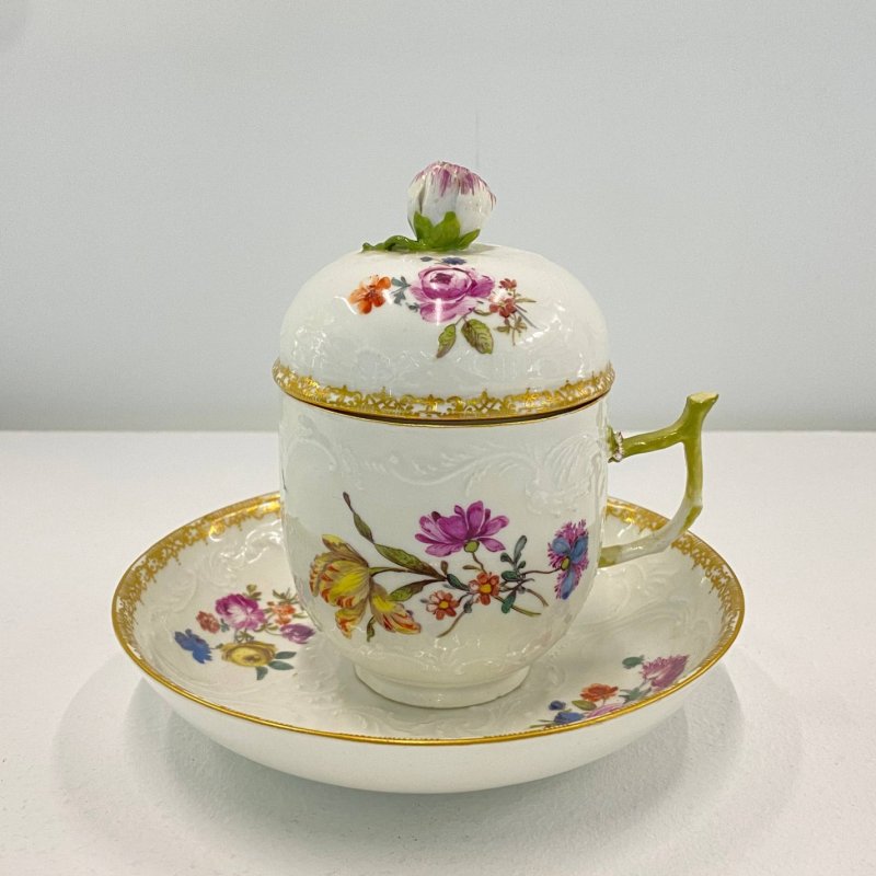 Чашка для шоколада  с крышкой и блюдцем (тройка) Meissen 1745-1755гг