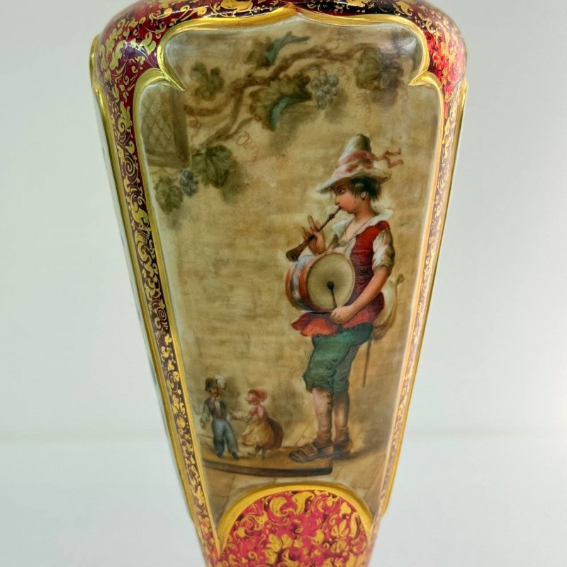 Ваза из богемского эмалированного и позолоченного стекла