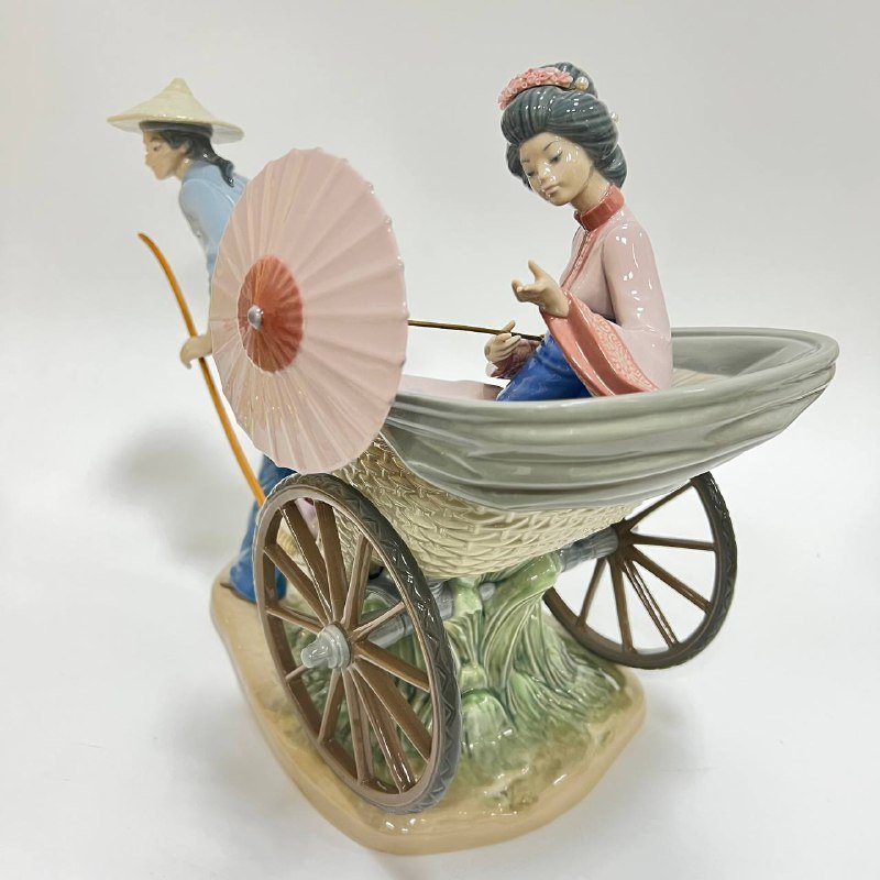 Фарфоровая статуэтка Lladro Поездка на рикше