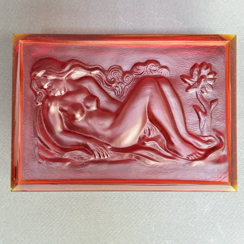 Шкатулка для украшений в стиле Артдеко из красного стекла дизайн 1930г. Г. Хоффманн Чехия 21 в