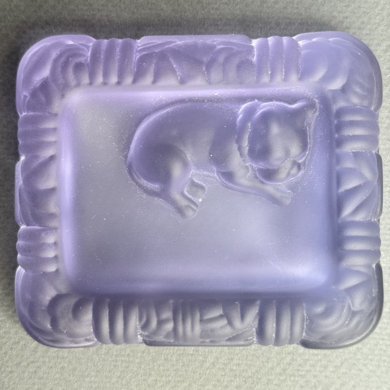 Мелочница с английским бульдогом из аметистового стекла в стиле Артдеко дизайн 1930г. Г. Хоффманн Чехия 21 в