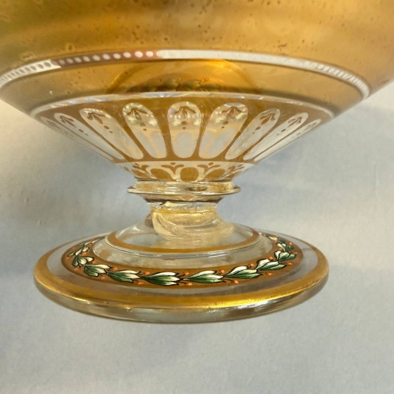 Чаша с основанием 