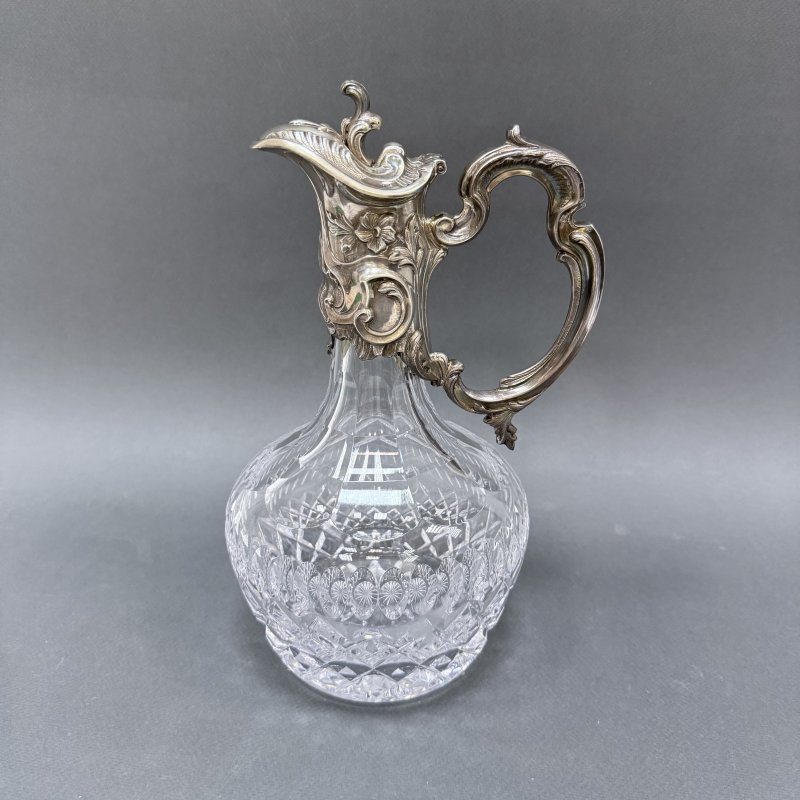 Старинный кувшин с серебряным верхом. (к)