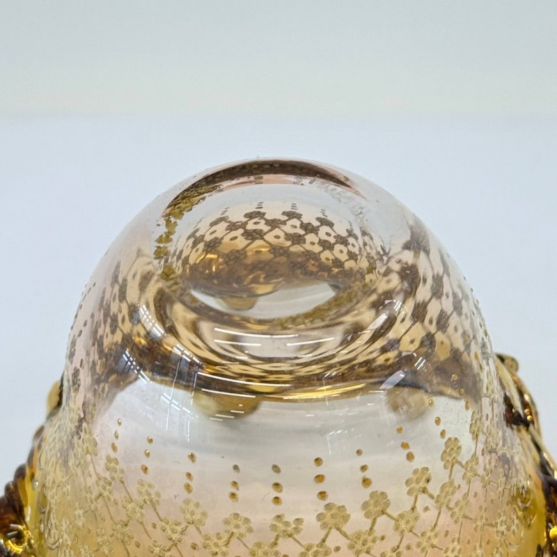 Вазочка с золоченой фигурной ручкой