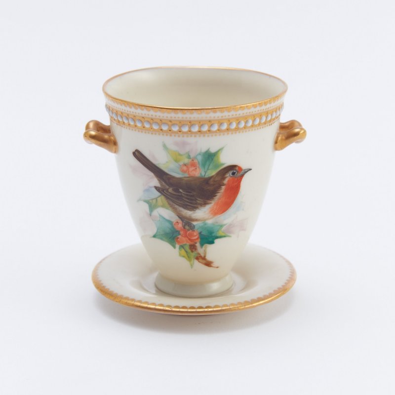 Старинная чашка с изображением птиц 