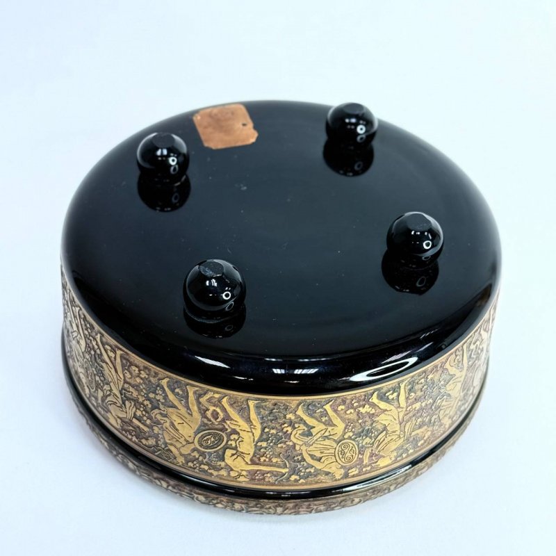 Шкатулка из темного аметистового стекла в стиле арт-деко 