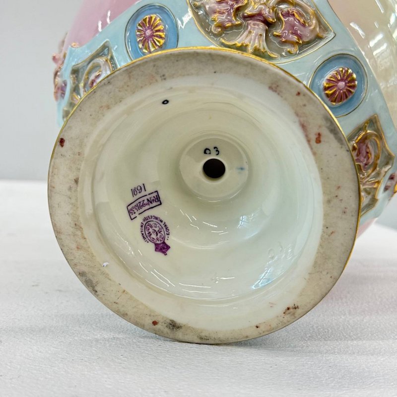 Фарфоровая ваза Royal Worcester (д)