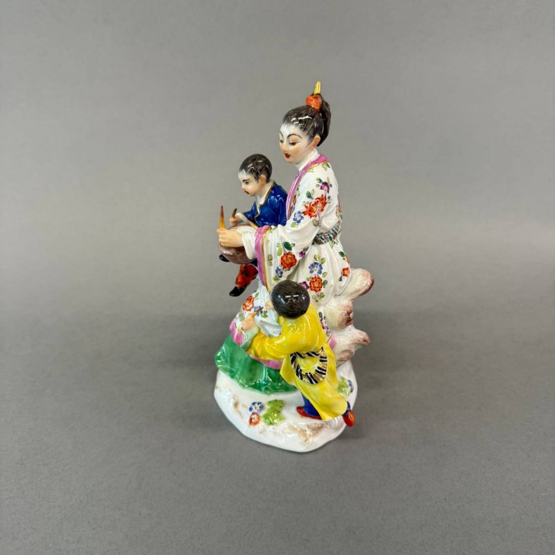 Фигурка Японка с детьми Meissen 1900 гг