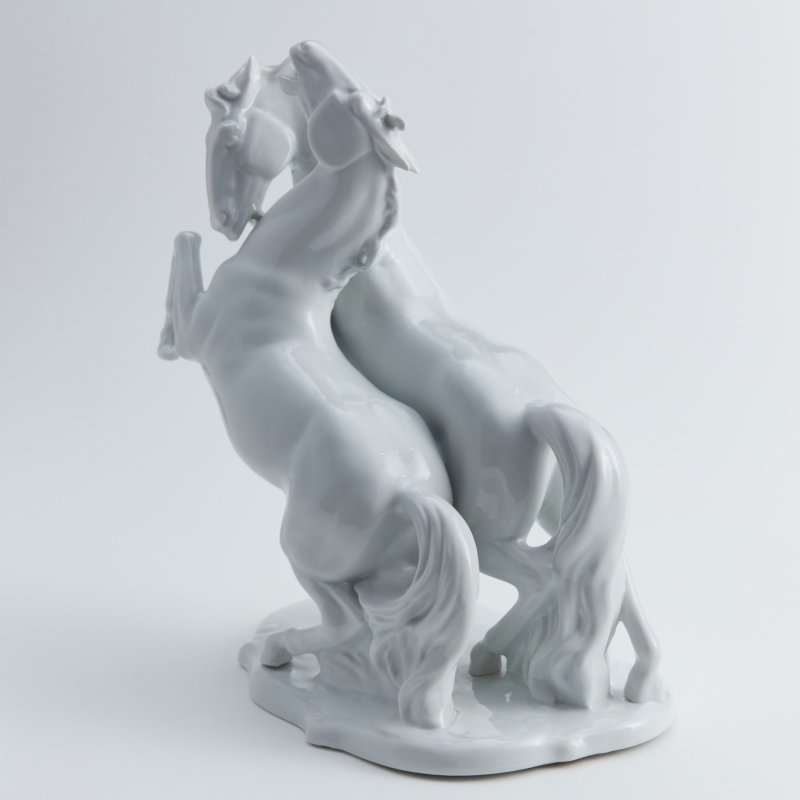 Скульптурная группа Пара белых коней