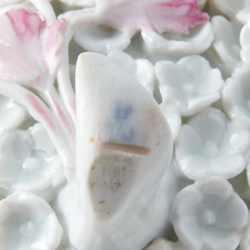 Старинный набор из сахарницы и молочника с лепным декором Snowball blossom.