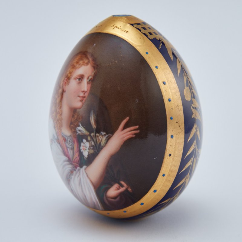 Шедевр! Фарфоровое пасхальное яйцо с изображением Архангела Гавриила