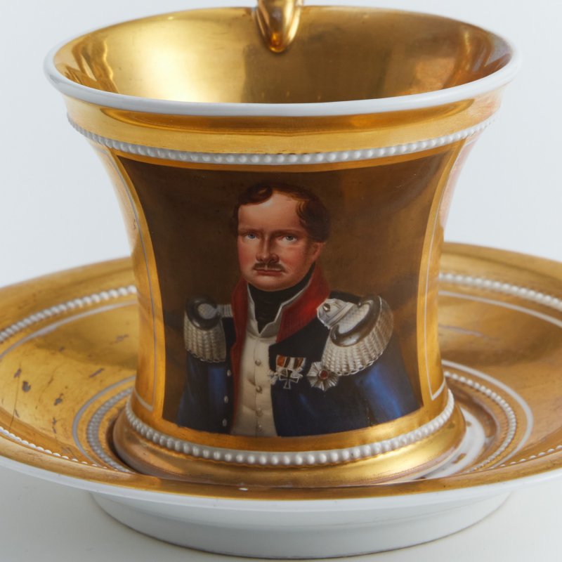 Антикварная чашка с блюдцем с портретом Фридриха Вильгельма III.
