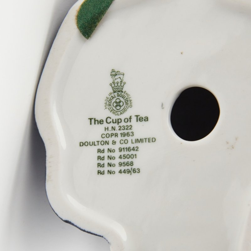 Статуэтка The Cup of Tea HN 2322