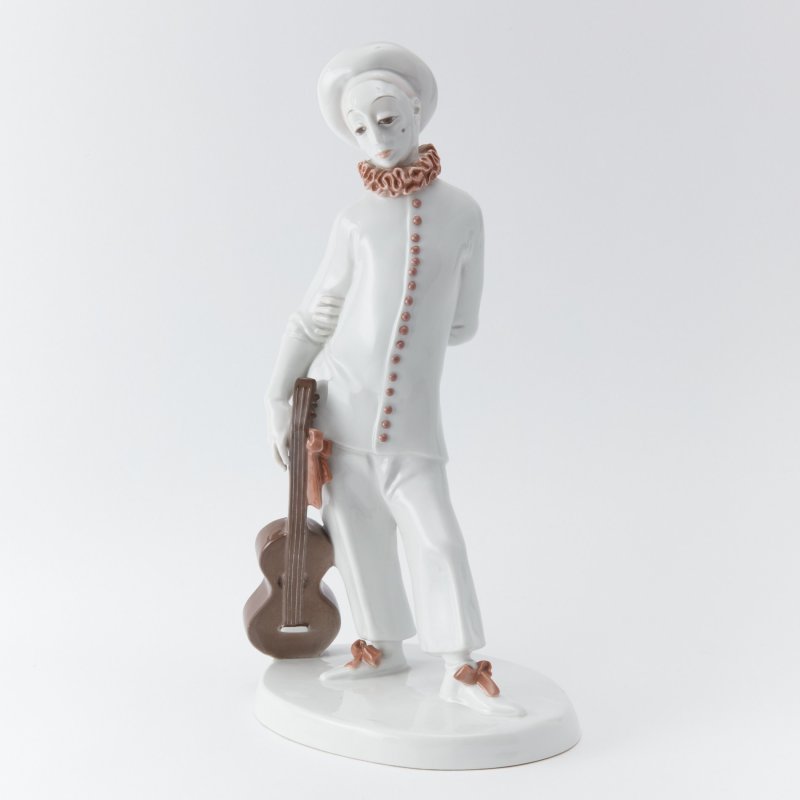 Редкая коллекционная статуэтка Пьеро с гитарой
