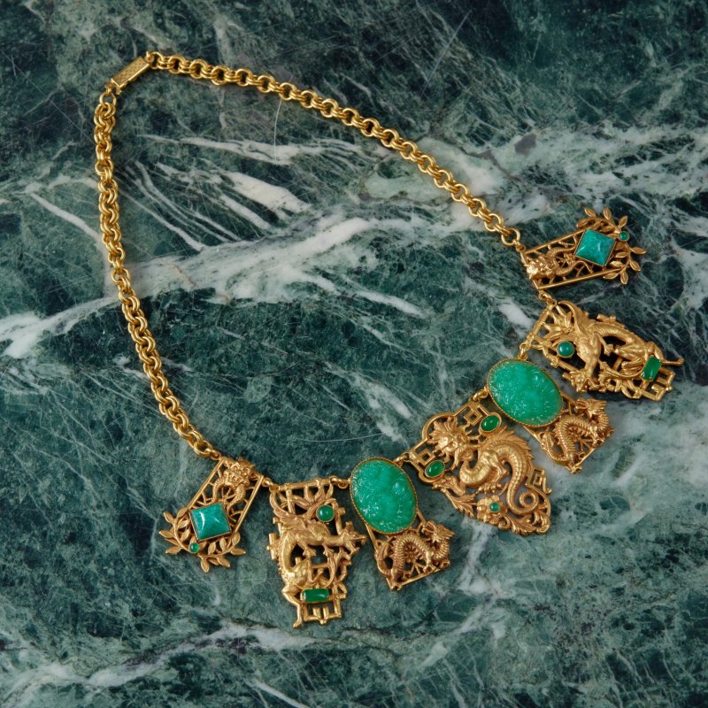 Коллекционное ожерелье Драконы с зелеными камнями 