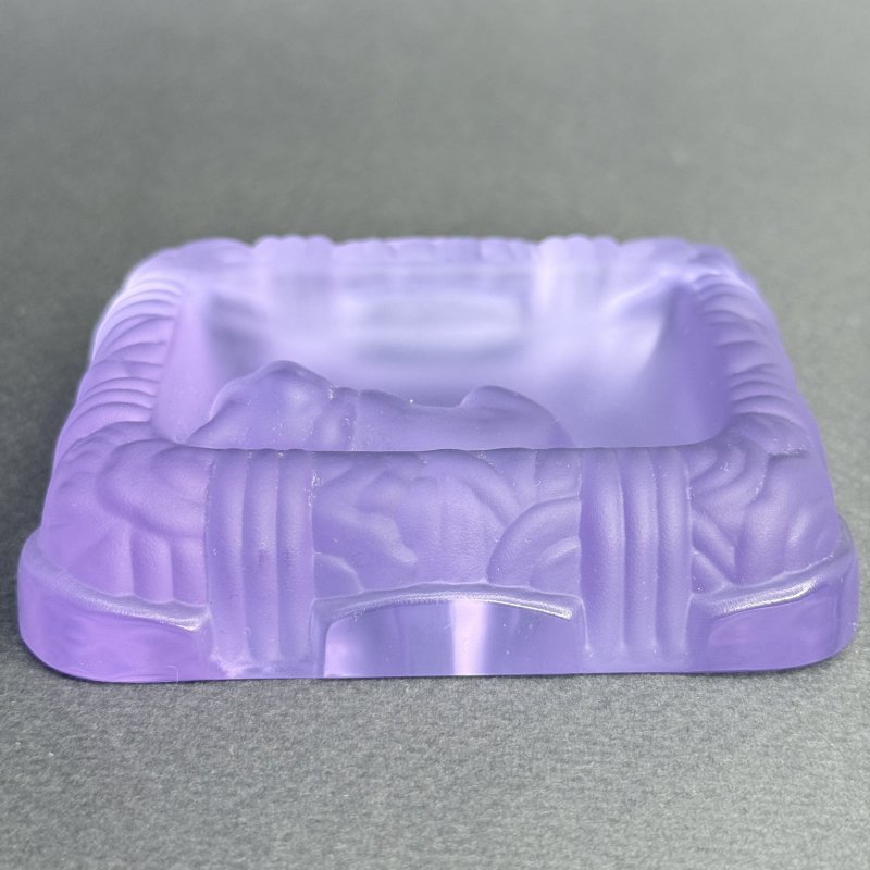 Мелочница с английским бульдогом из аметистового стекла в стиле Артдеко дизайн 1930г. Г. Хоффманн Чехия 21 в