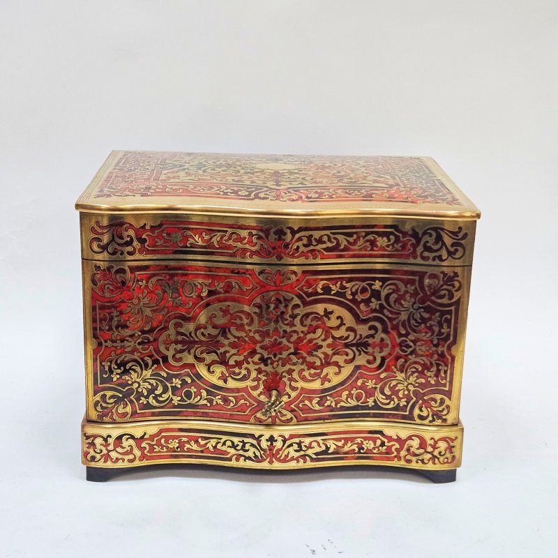 Старинный набор для ликера Франция в деревянной коробке отделка в стиле Буль19 век