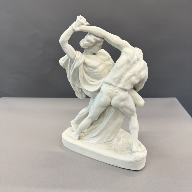 Старинная фарфоровая статуэтка «Скандинавские борцы»