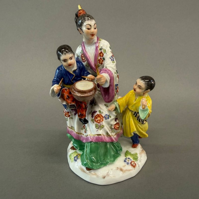 Фигурка Японка с детьми Meissen 1900 гг