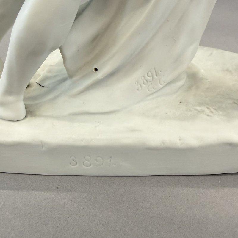 Старинная фарфоровая статуэтка «Скандинавские борцы»