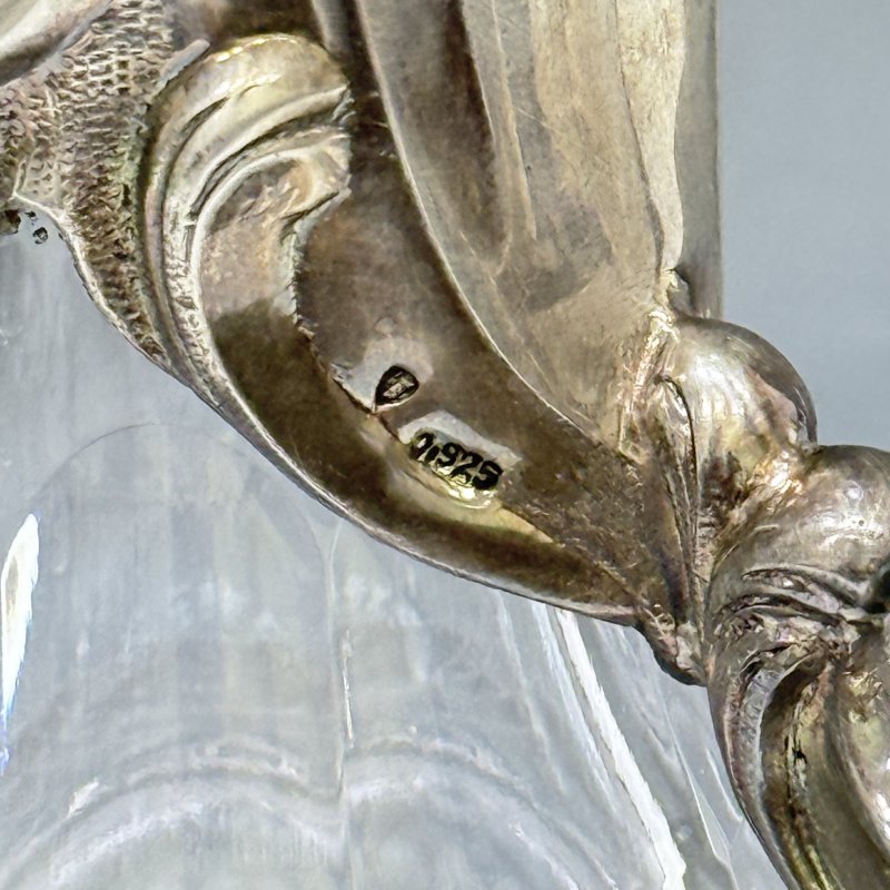 Старинный кувшин с серебряным верхом. (к)