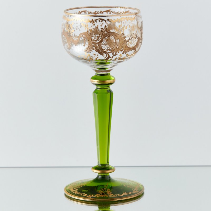 Бокал для вина из стекла с золотыми эмалями, ручная роспись