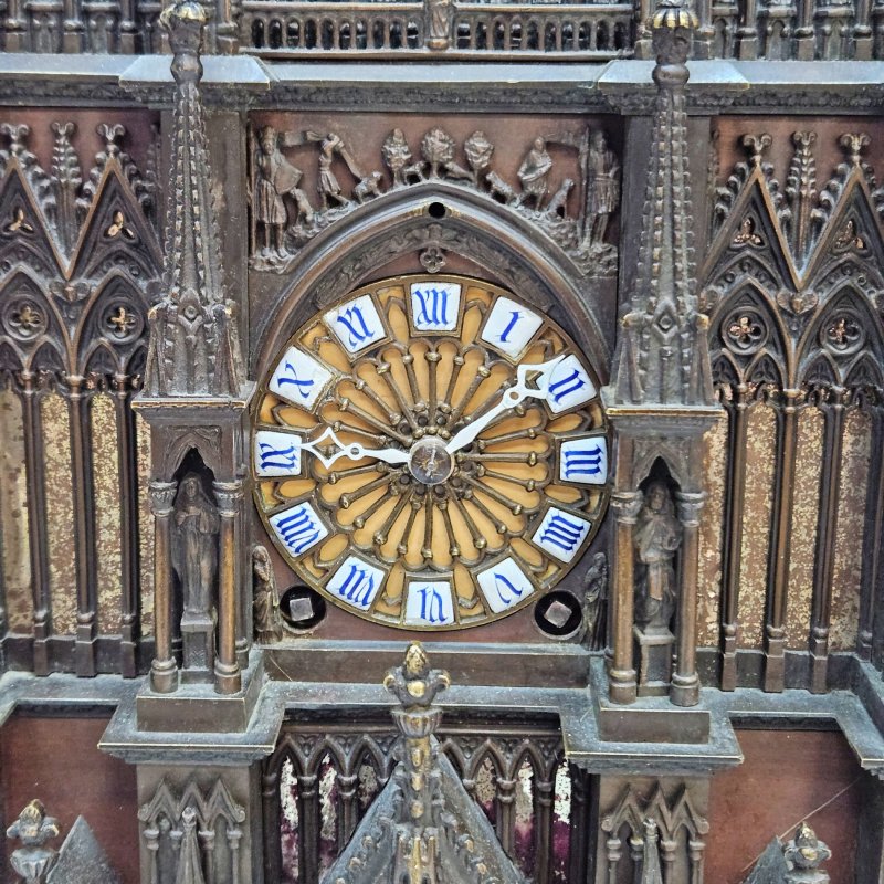 Часы каминные в виде готического  собора в Реймсе Франция, 1830е г