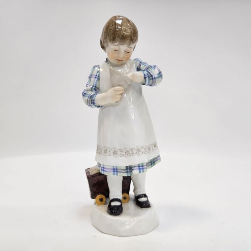 Фигурка Meissen Девочка с кульком из серии Счастливое детство 1905-07 гг