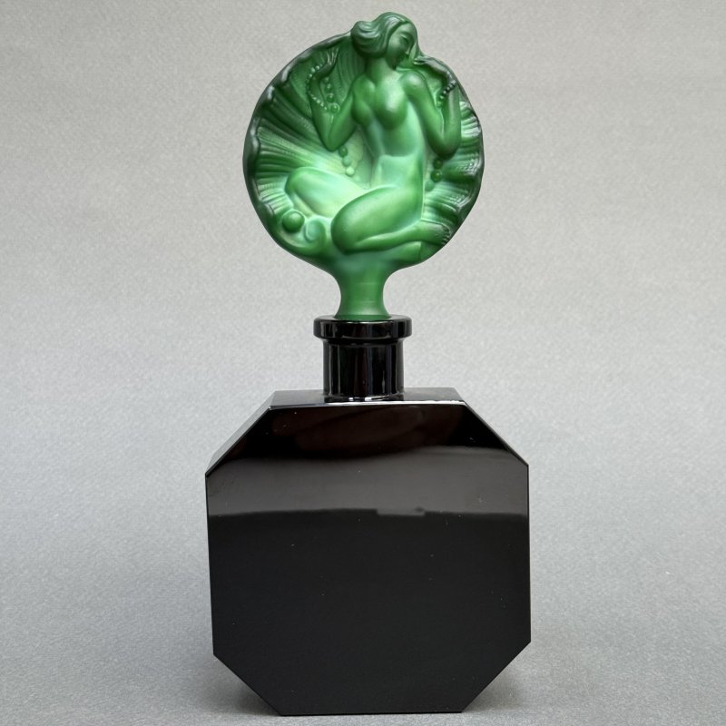 Парфюмерный флакон в стиле Артдеко из малахитового стекла дизайн 1930г. Г. Хоффманн Чехия 21 в