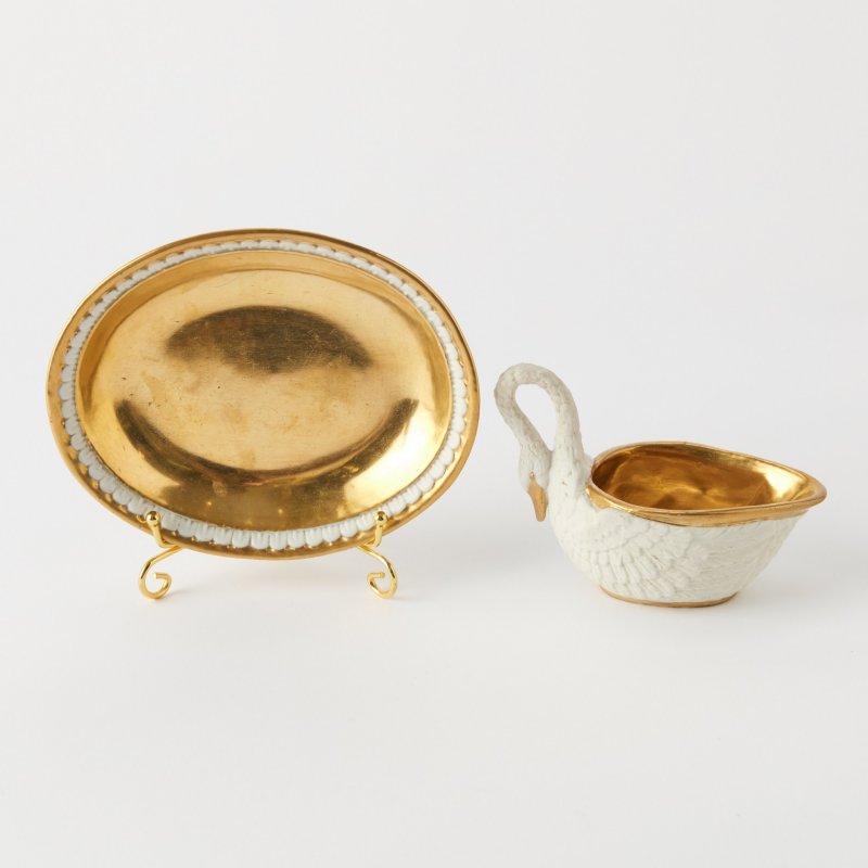 Коллекционная чашка в форме лебедя с блюдцем