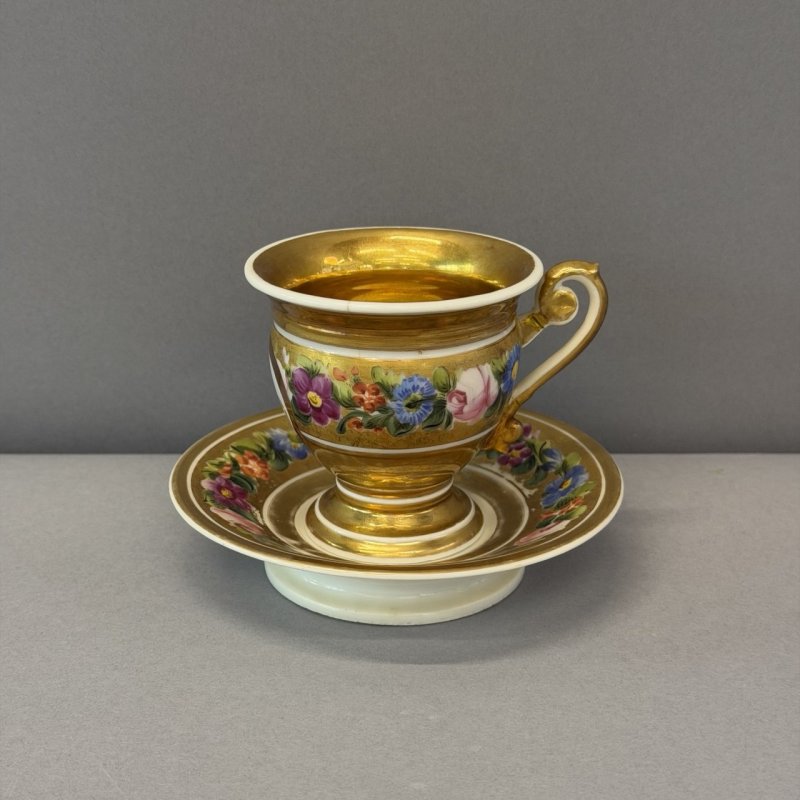 Чашка с блюдцем  с монограммой