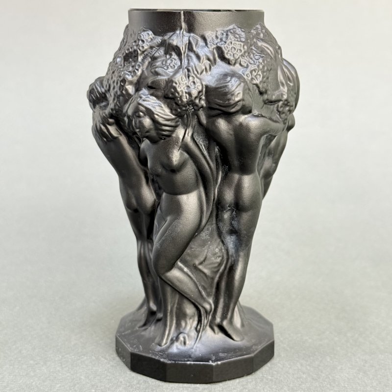 Ваза Вакханки в стиле Артдеко из черного стекла дизайн 1930г. Г. Хоффманн Чехия 21 в