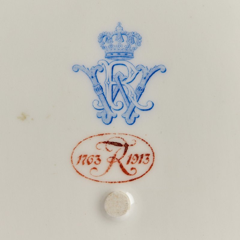 Блюдо овальное с цветочной росписью из сервиза Кайзера Вильгельма II (юбилейная марка)