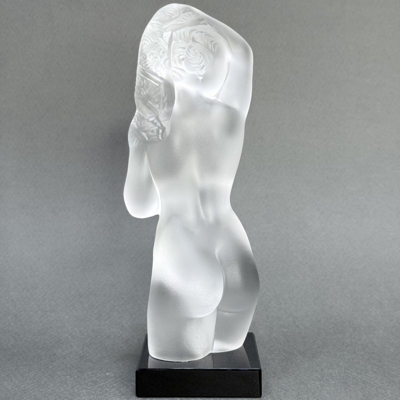 Статуэтка Ингрид в стиле Артдеко сатиновое стекло дизайн 1930г. Г. Хоффманн Чехия 21 в (н)